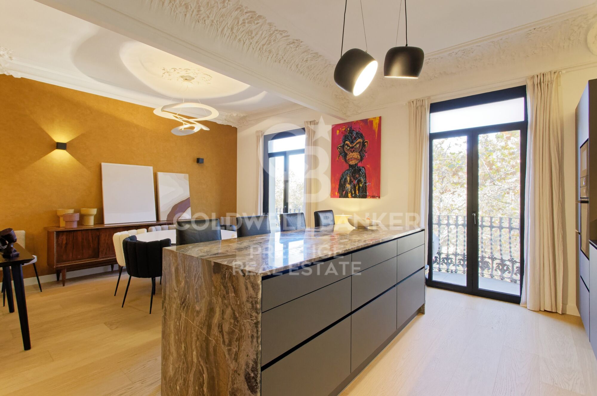 Renovierte Wohnung mit luxuriösen Ausstattungen in Sant Antoni, Barcelona