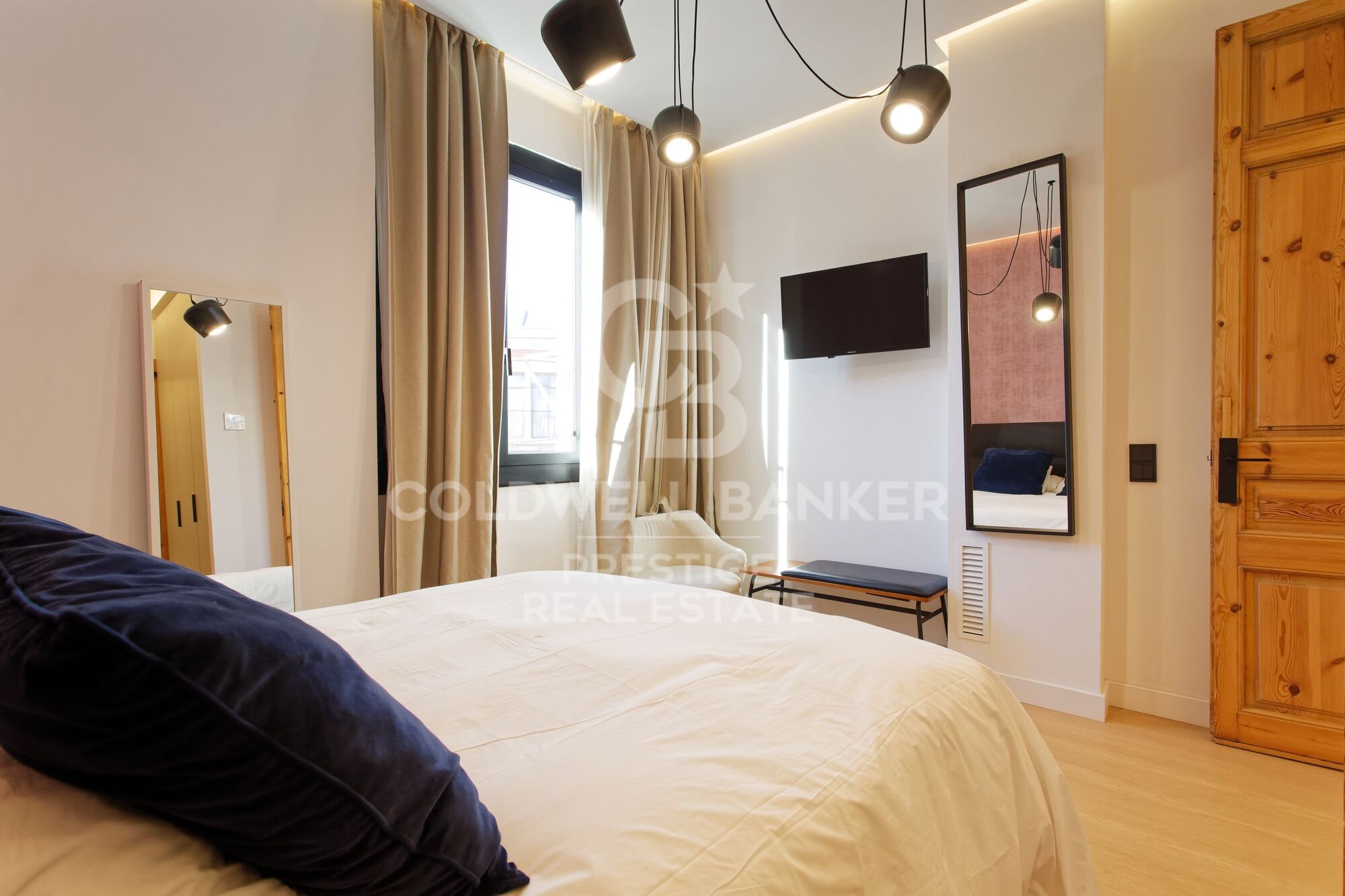 Renovierte Wohnung mit luxuriösen Ausstattungen in Sant Antoni, Barcelona