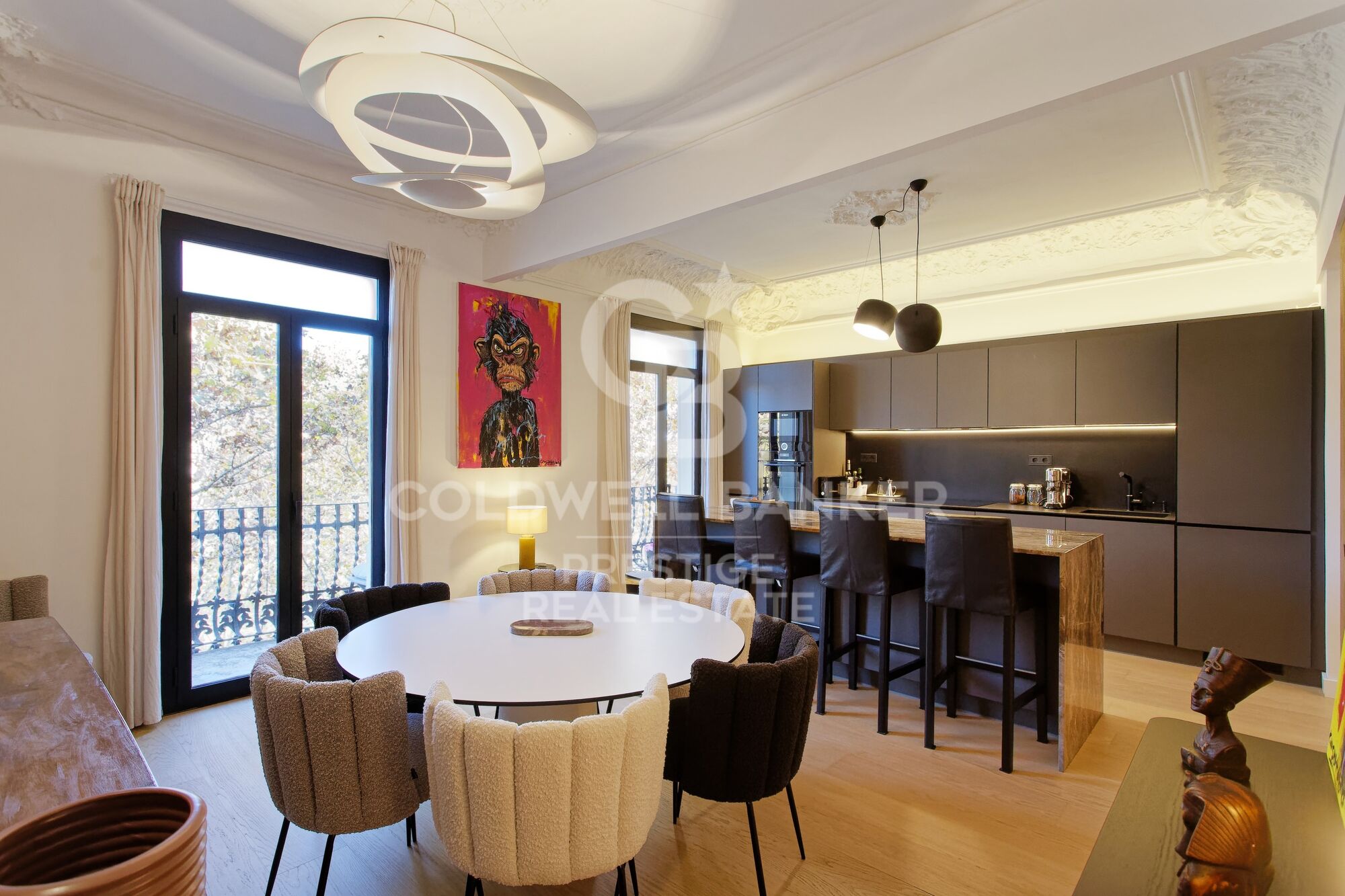 Renovierte Wohnung mit luxuriösen Ausstattungen in Sant Antoni, Barcelona