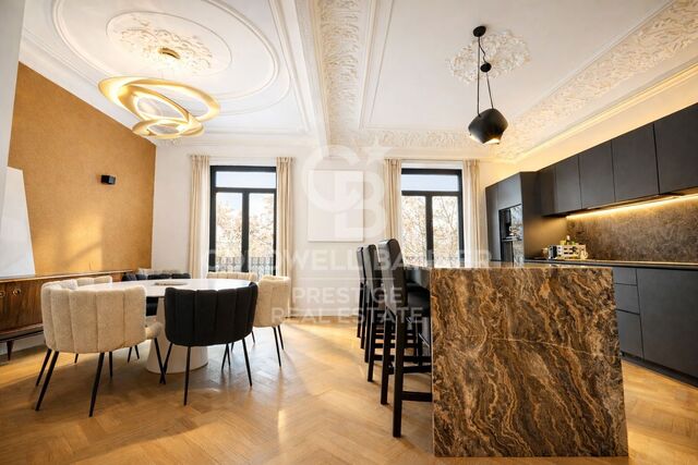 Renovierte Wohnung mit luxuriösen Ausstattungen in Sant Antoni, Barcelona