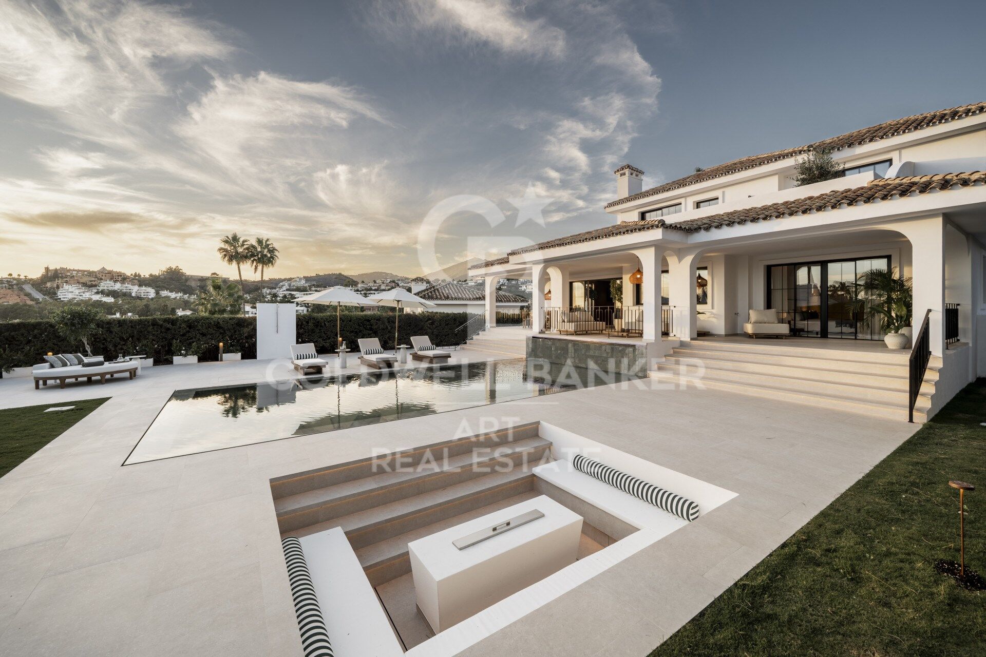 Spectaculaire villa entièrement rénovée de cinq chambres à Nueva Andalucía, Marbella