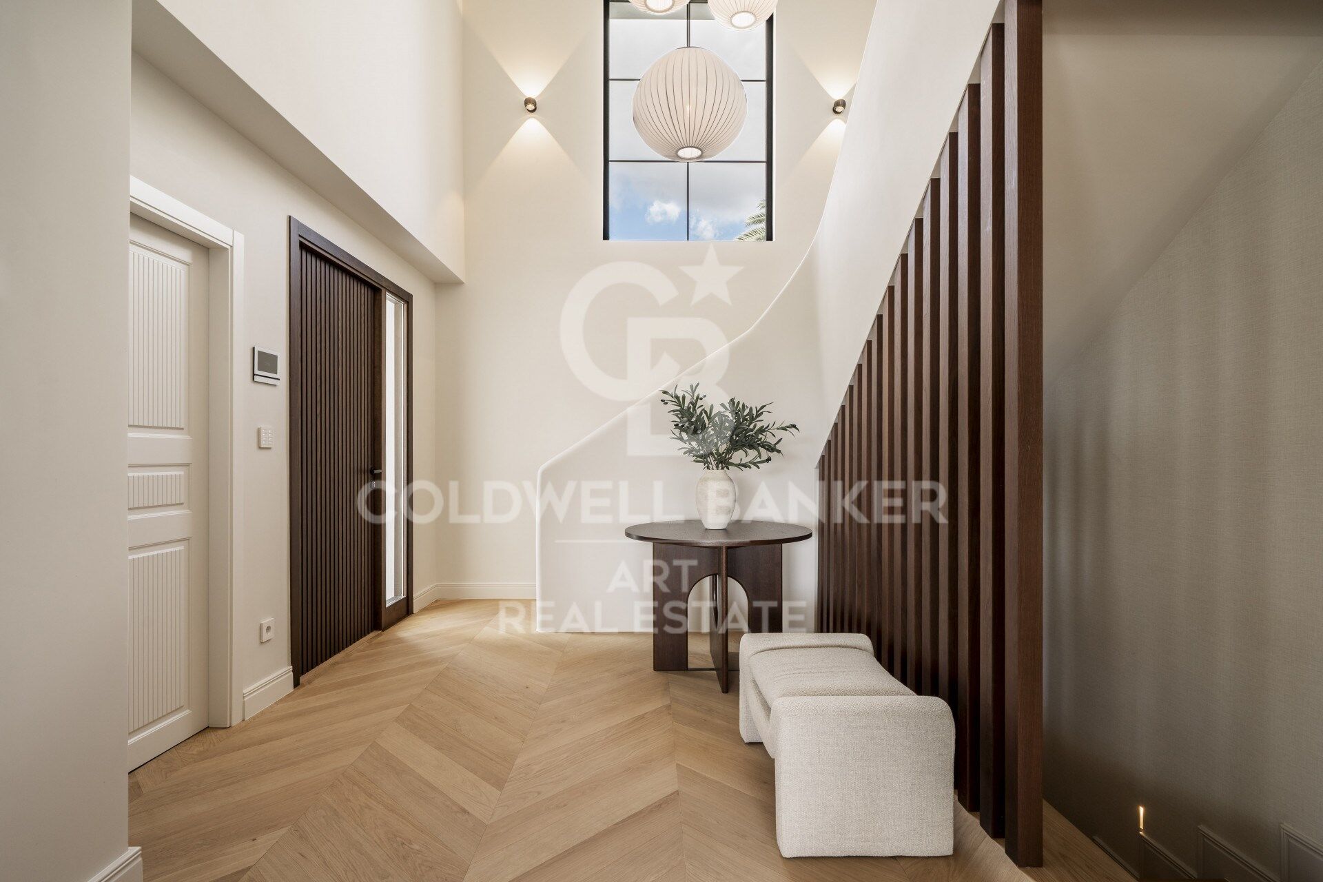 Espectacular villa completamente renovada de cinco dormitorios en Nueva Andalucía, Marbella