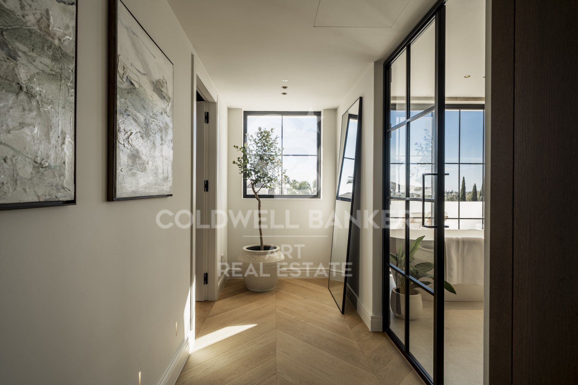 Espectacular villa completamente renovada de cinco dormitorios en Nueva Andalucía, Marbella