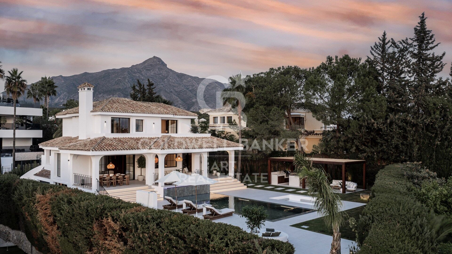 Espectacular villa completamente renovada de cinco dormitorios en Nueva Andalucía, Marbella
