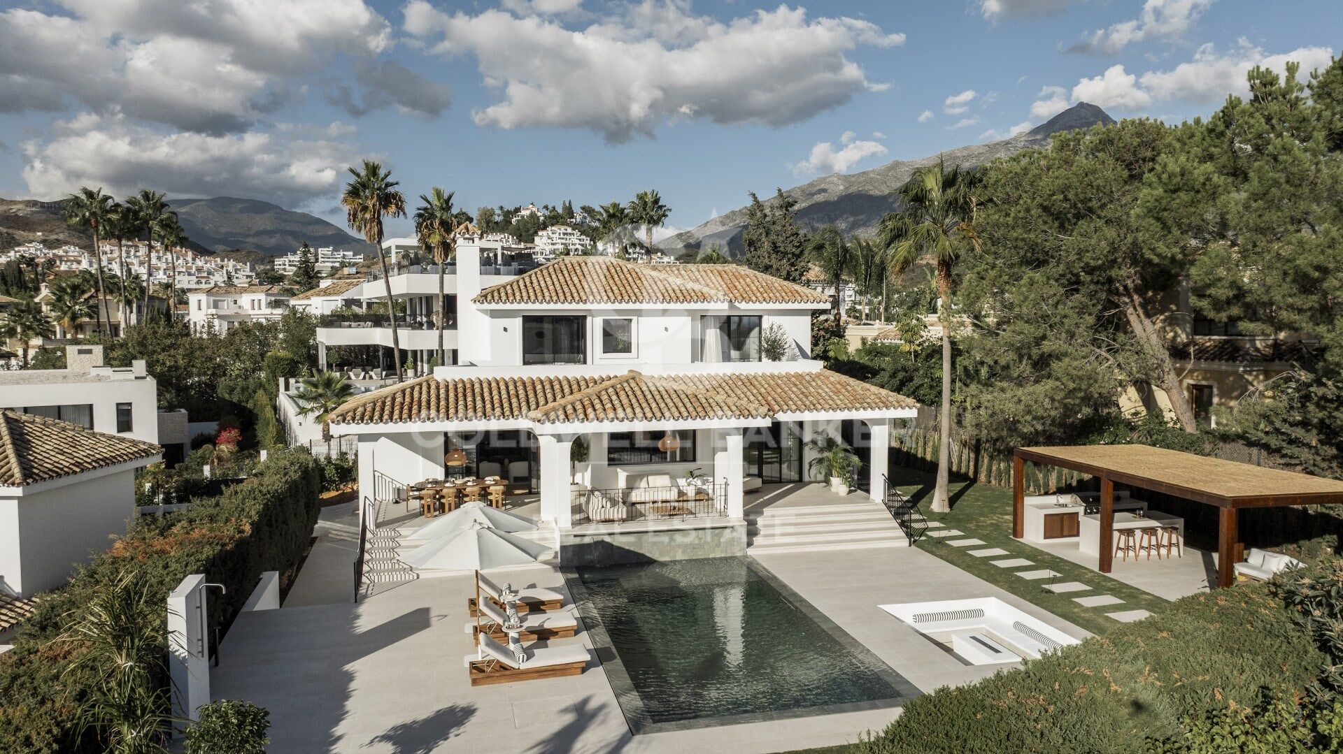 Spectacular fully renovated five-bedroom villa in Nueva Andalucía, Marbella