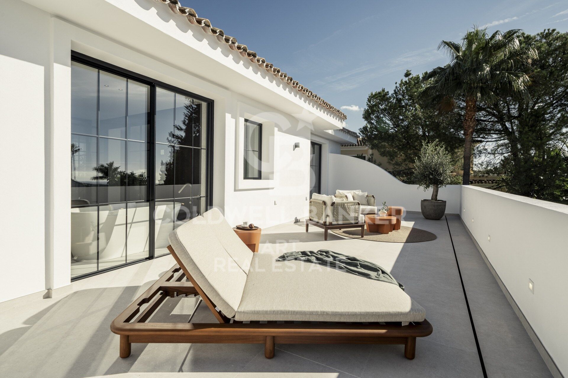 Espectacular villa completamente renovada de cinco dormitorios en Nueva Andalucía, Marbella