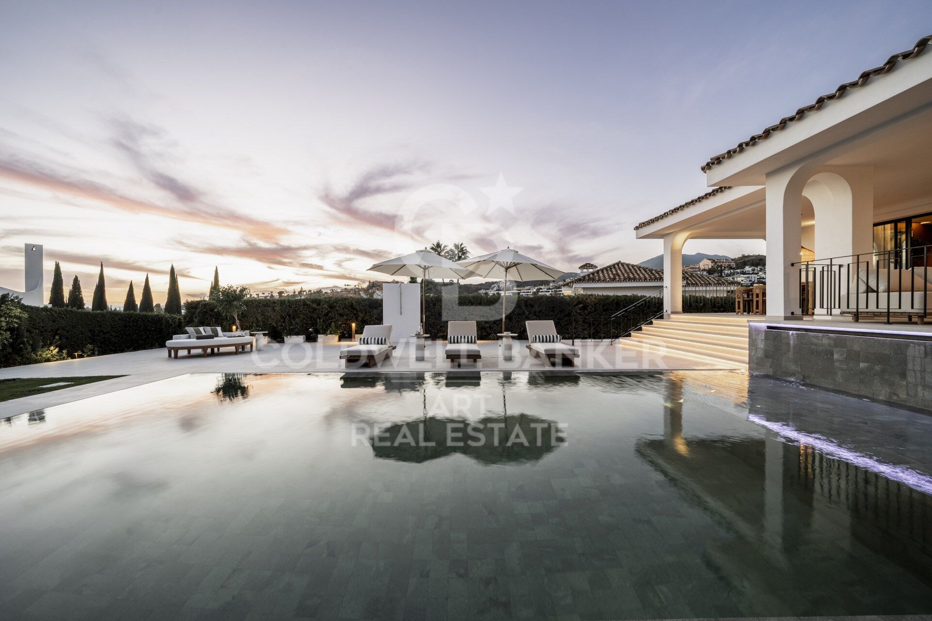 Espectacular villa completamente renovada de cinco dormitorios en Nueva Andalucía, Marbella