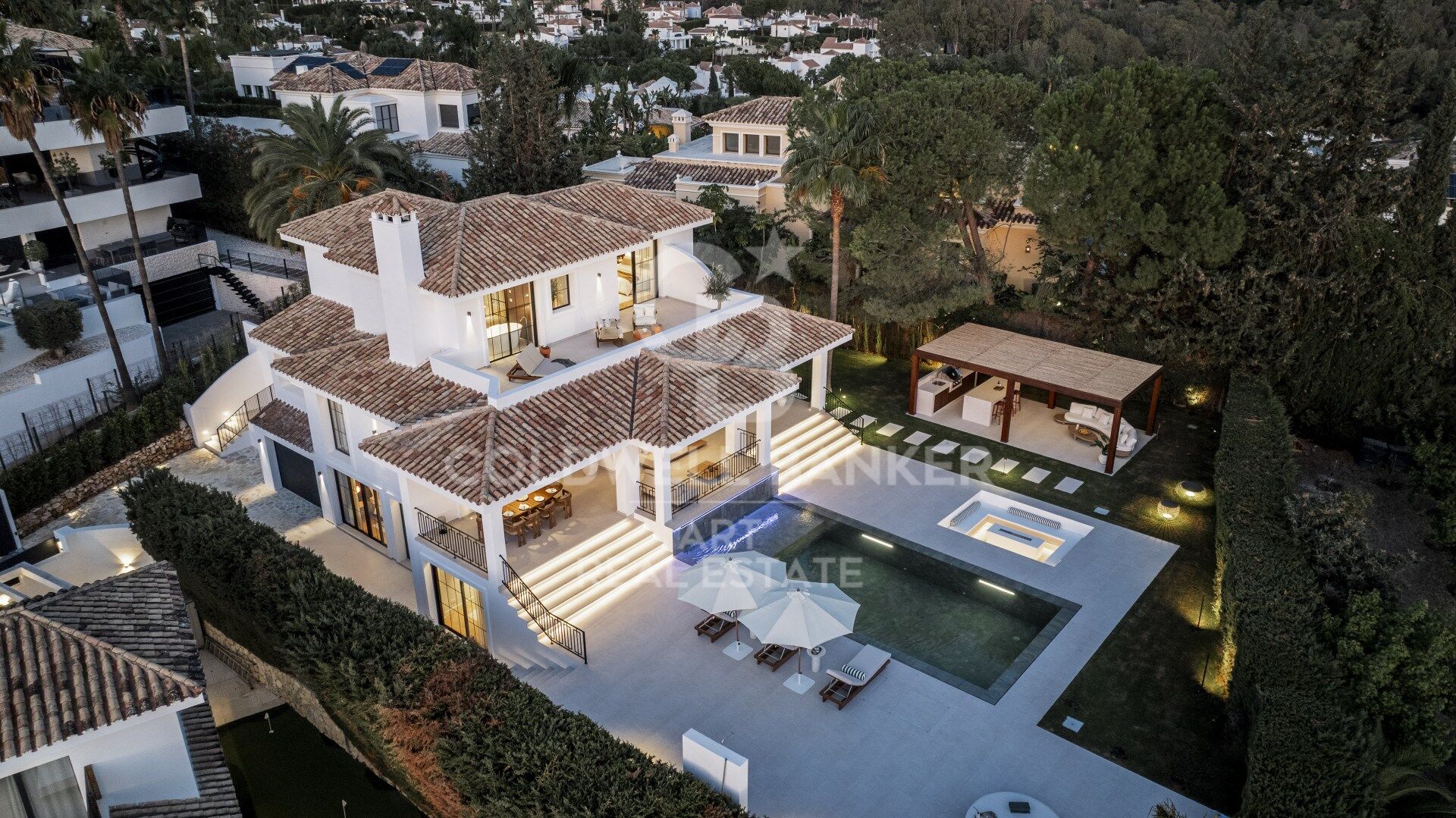 Espectacular villa completamente renovada de cinco dormitorios en Nueva Andalucía, Marbella