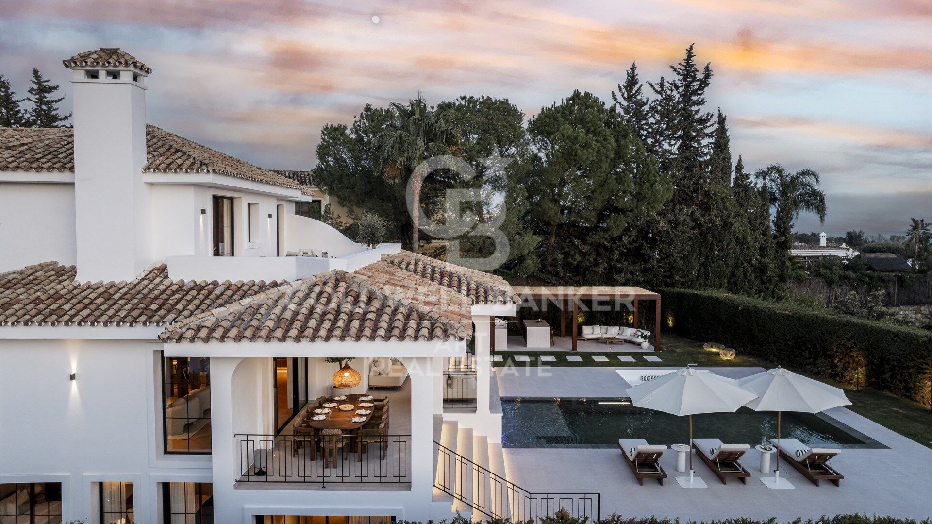 Spectaculaire villa entièrement rénovée de cinq chambres à Nueva Andalucía, Marbella