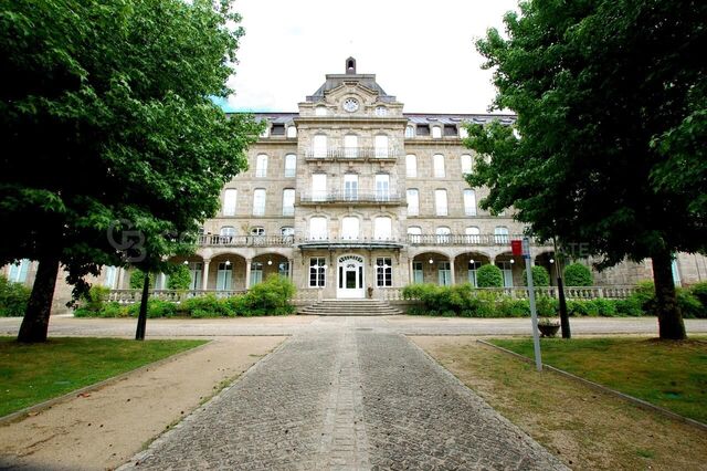 Vivir la historia con lujo: ático dúplex exclusivo en Mondariz balneario