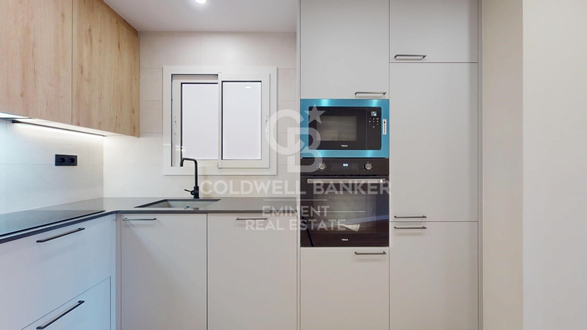 Spectacular high-floor apartment with dual orientation on Rambla Brasil, delivered with a full refurbishment.