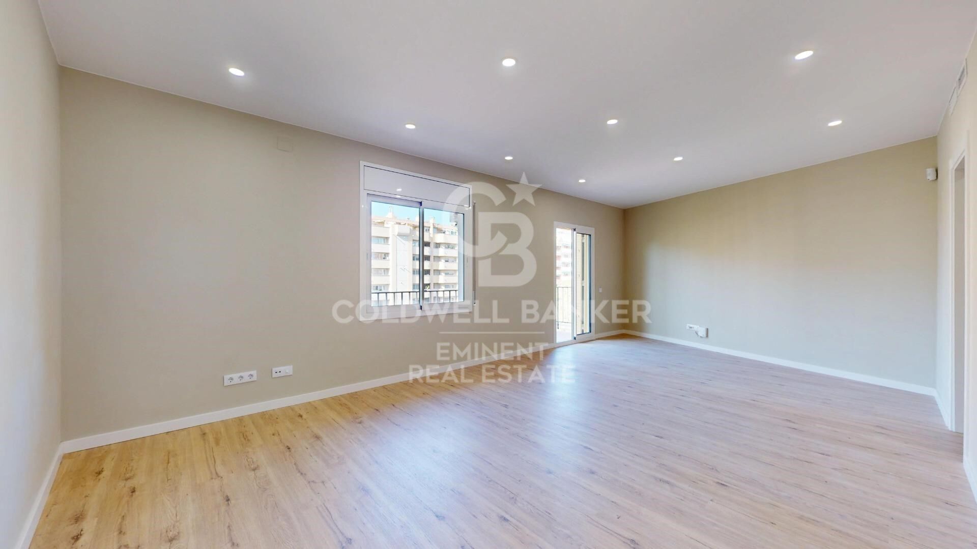 Spektakuläre Wohnung in oberer Etage mit doppelter Ausrichtung an der Rambla Brasil, die vollständig renoviert übergeben wird.