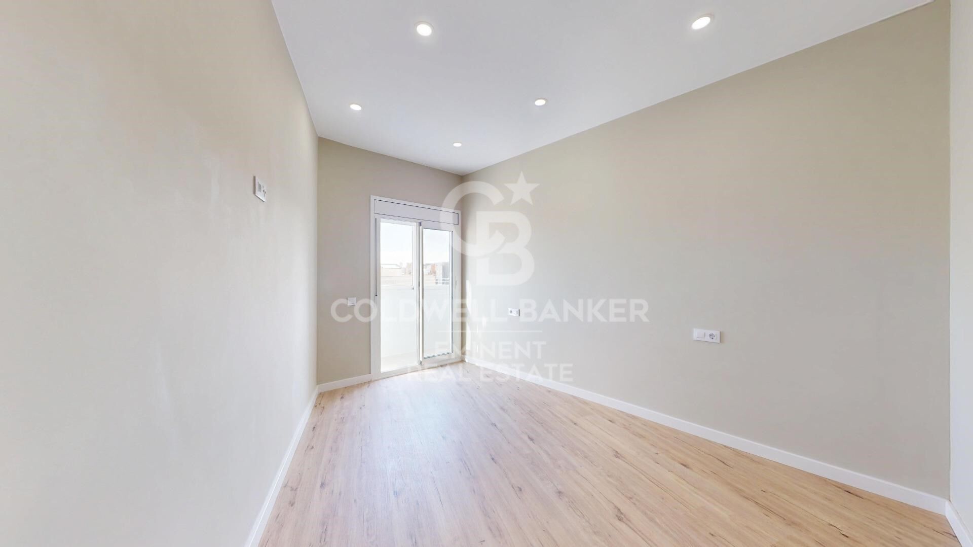 Spektakuläre Wohnung in oberer Etage mit doppelter Ausrichtung an der Rambla Brasil, die vollständig renoviert übergeben wird.