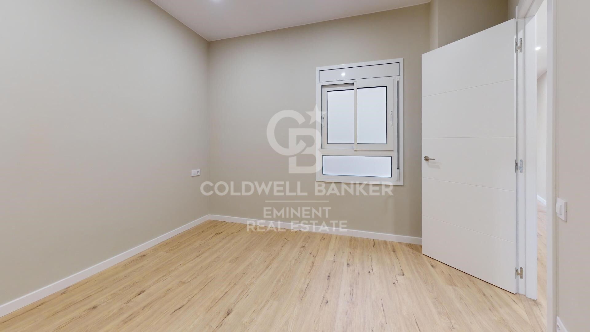 Spectacular high-floor apartment with dual orientation on Rambla Brasil, delivered with a full refurbishment.