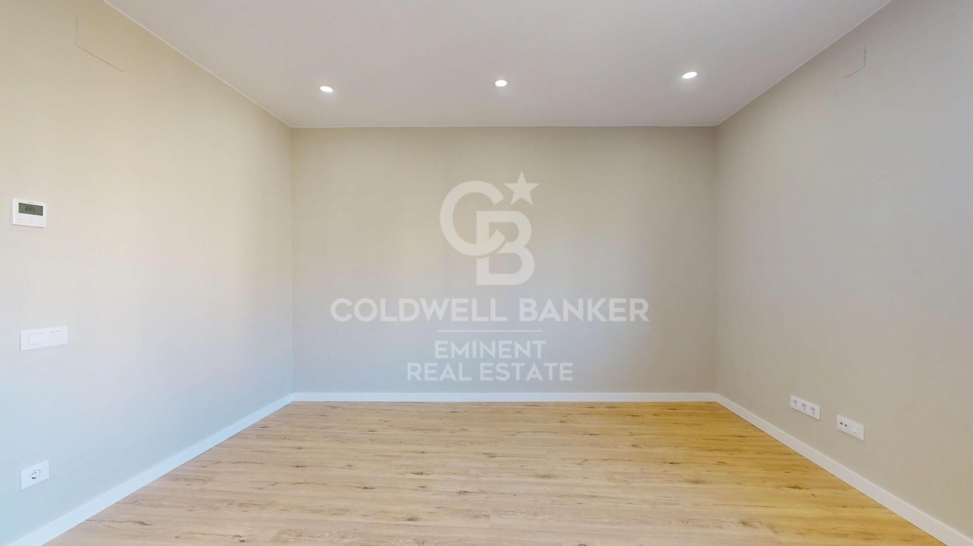 Spectacular high-floor apartment with dual orientation on Rambla Brasil, delivered with a full refurbishment.