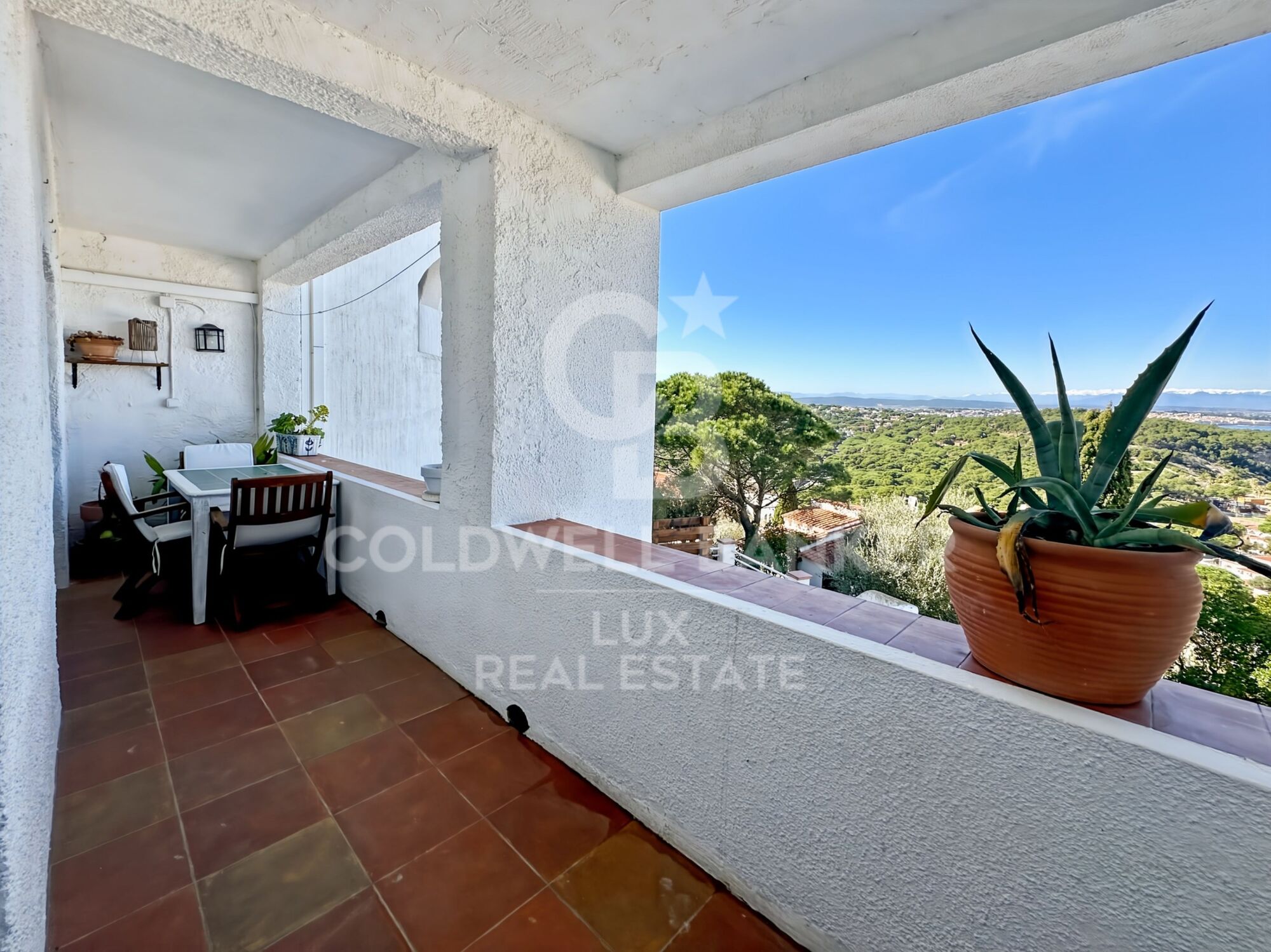 Casa con licencia turística en Montgó, vistas al mar y piscina privada