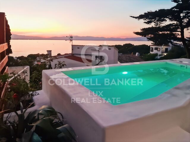 House with tourist license in Montgó, sea views and private pool