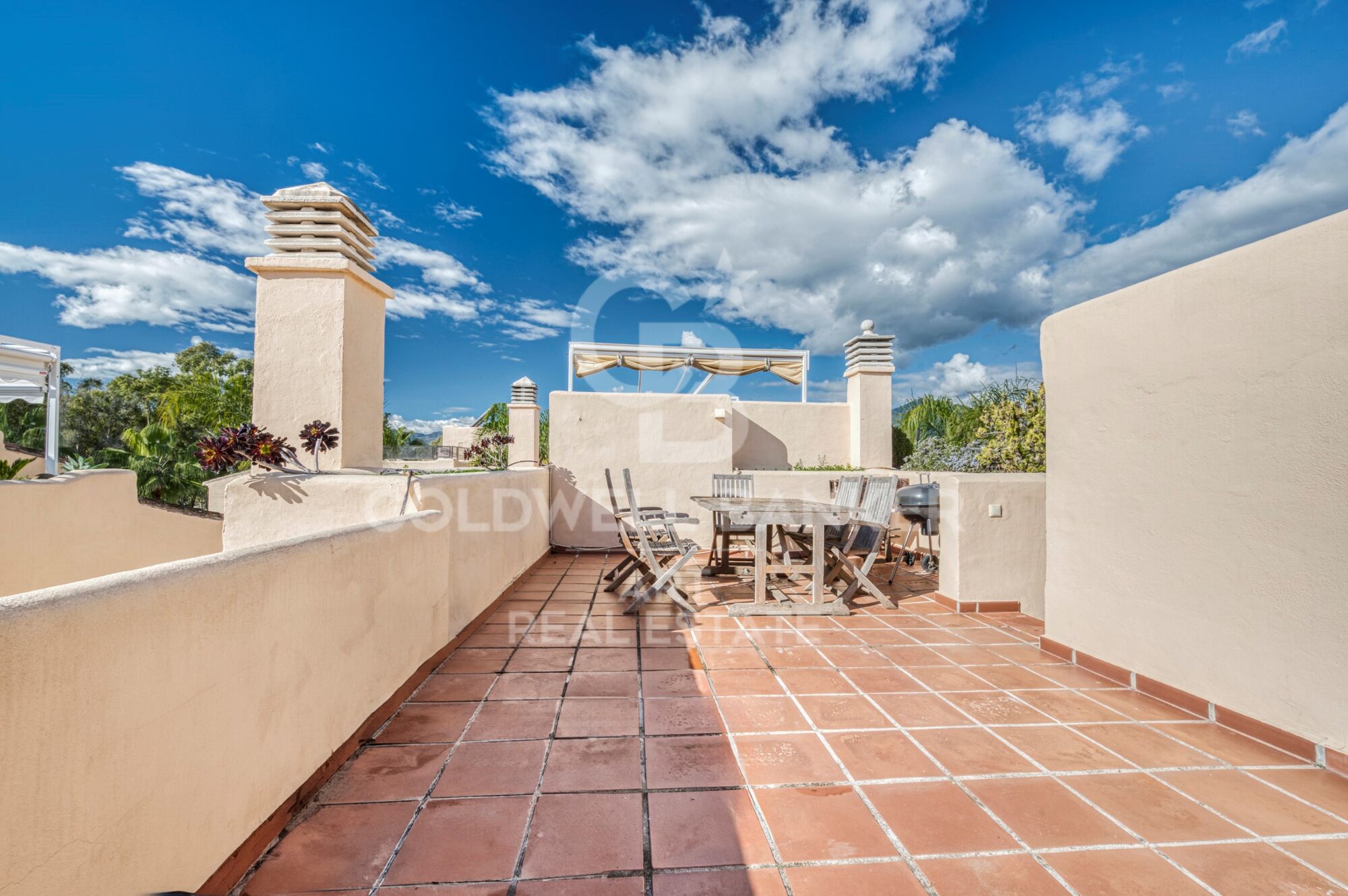 Exclusivo adosado con vistas al mar y la montaña en Marbella