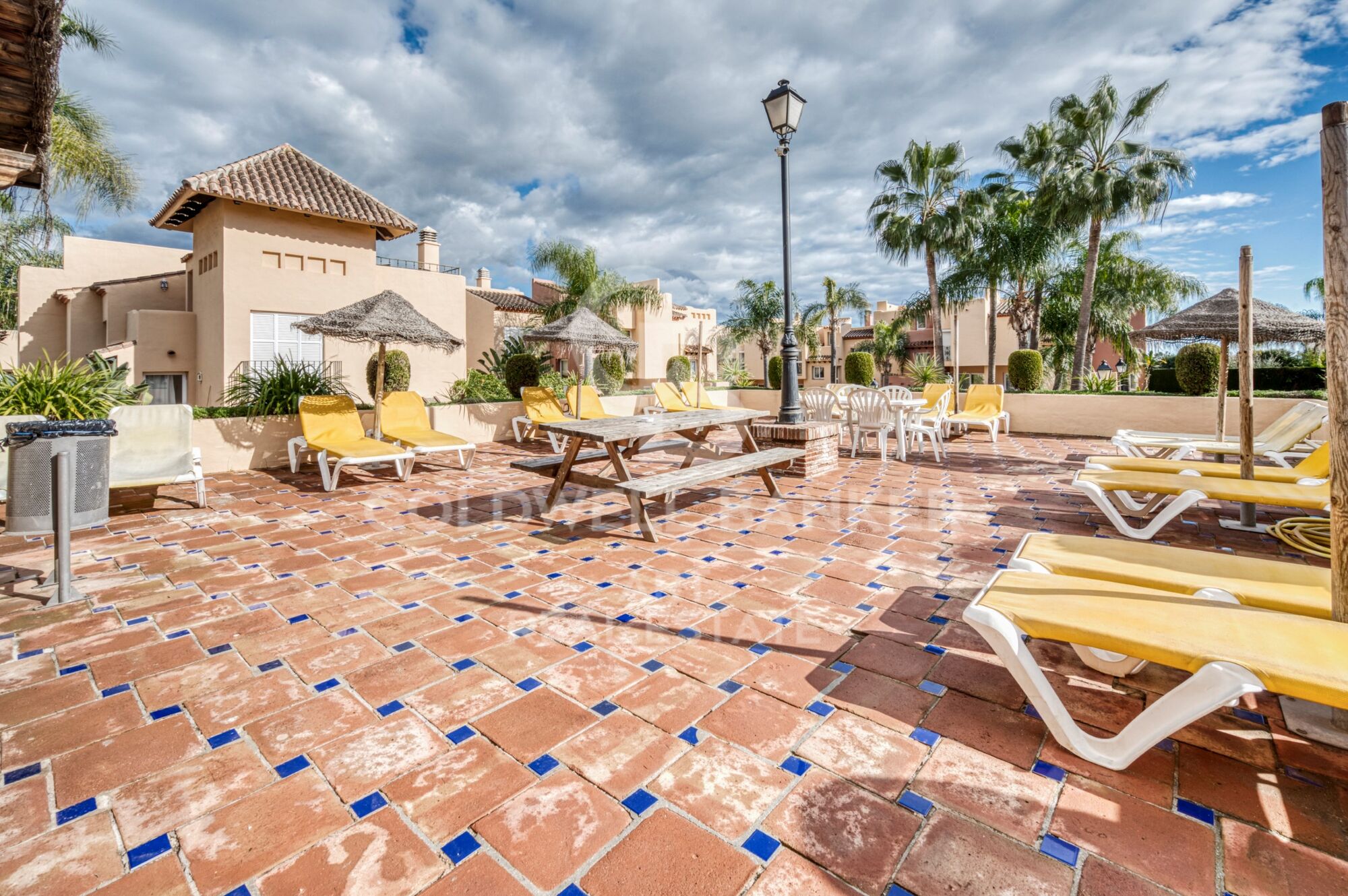 Exclusive menise with sea and mountain views in Marbella