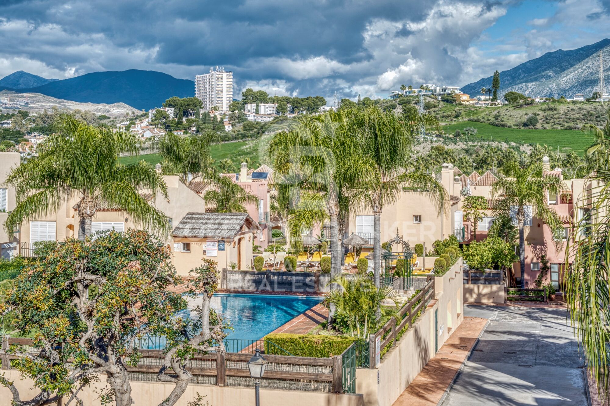 Maison de ville exclusive avec vue sur la mer et la montagne à Marbella