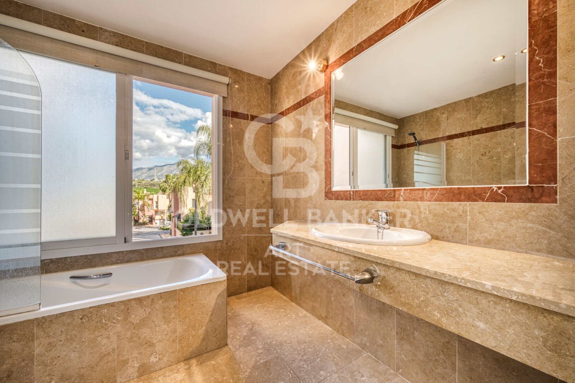Maison de ville exclusive avec vue sur la mer et la montagne à Marbella