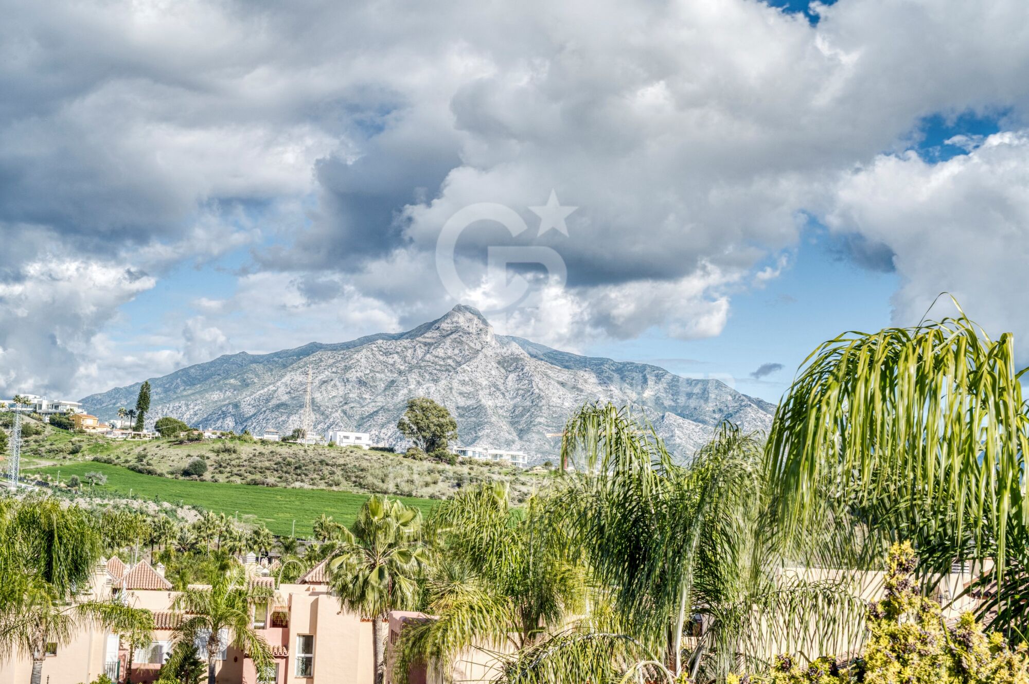 Maison de ville exclusive avec vue sur la mer et la montagne à Marbella