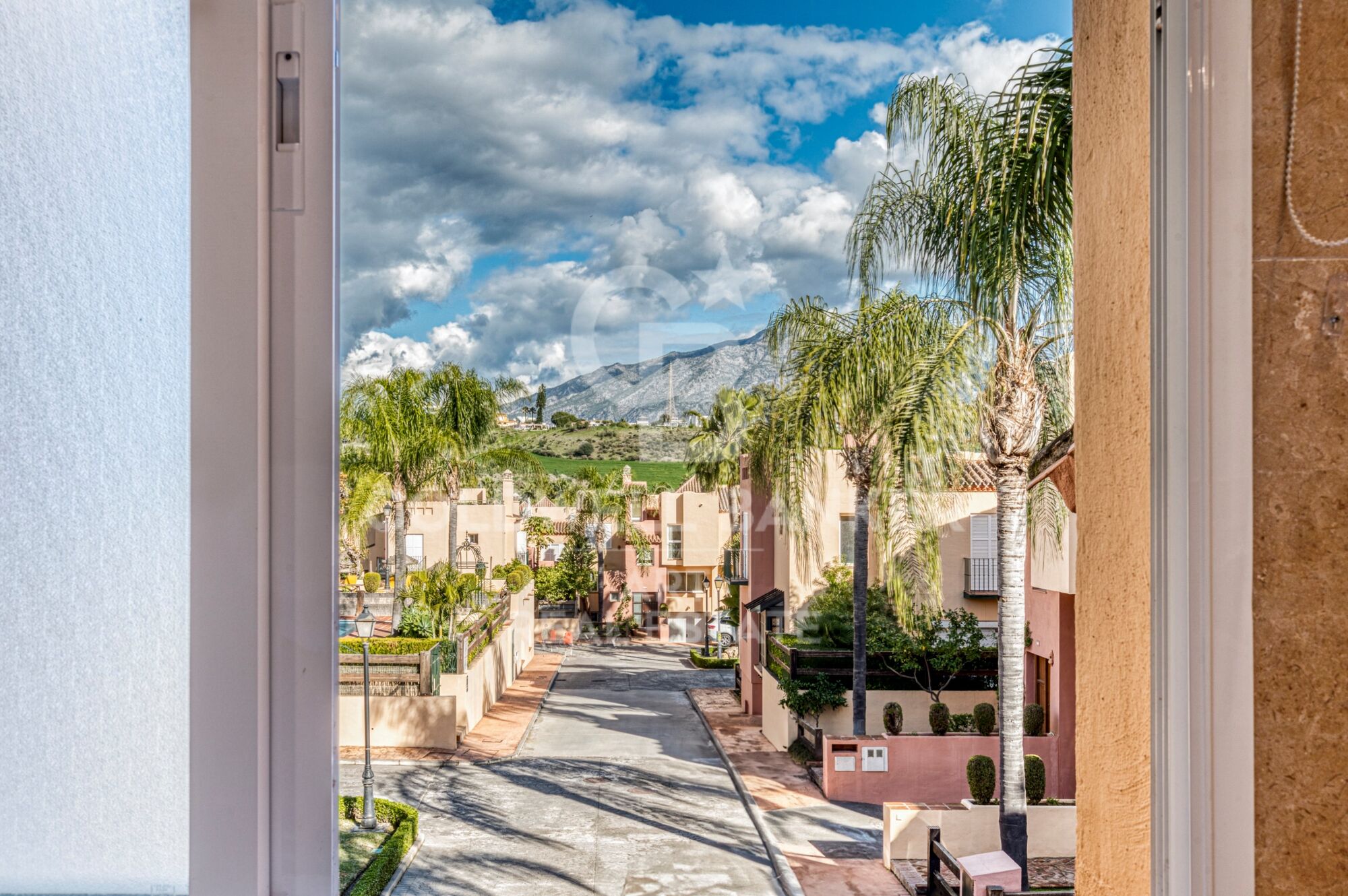 Maison de ville exclusive avec vue sur la mer et la montagne à Marbella