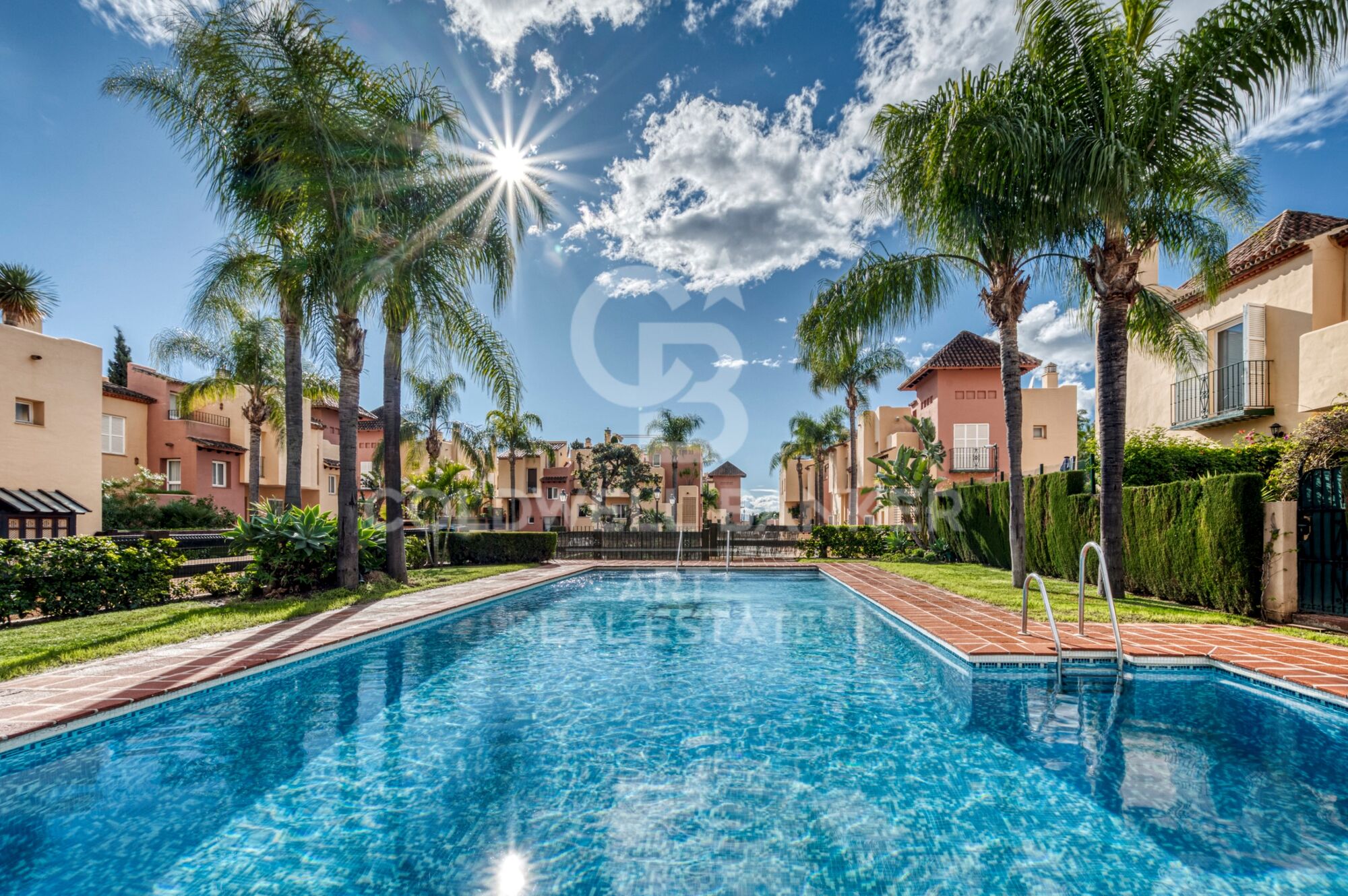 Exclusivo adosado con vistas al mar y la montaña en Marbella