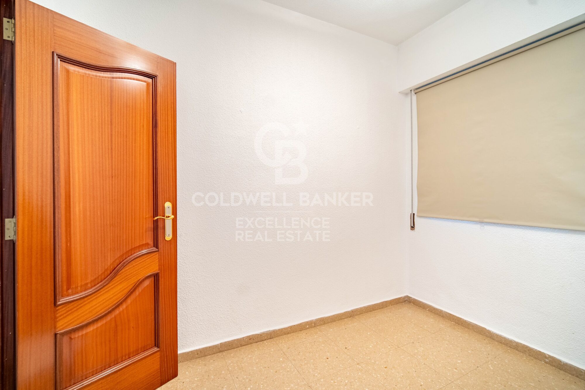 Appartement de 133 m2 avec balcon et garage situé sur la Plaza Vicente Iborra, El Carmen. Idéal pour les investisseurs et les familles