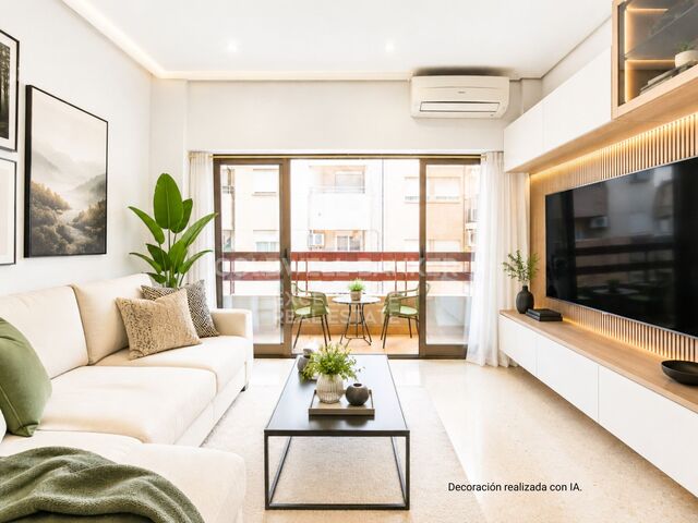 Spacious apartment in the heart of El Carmen