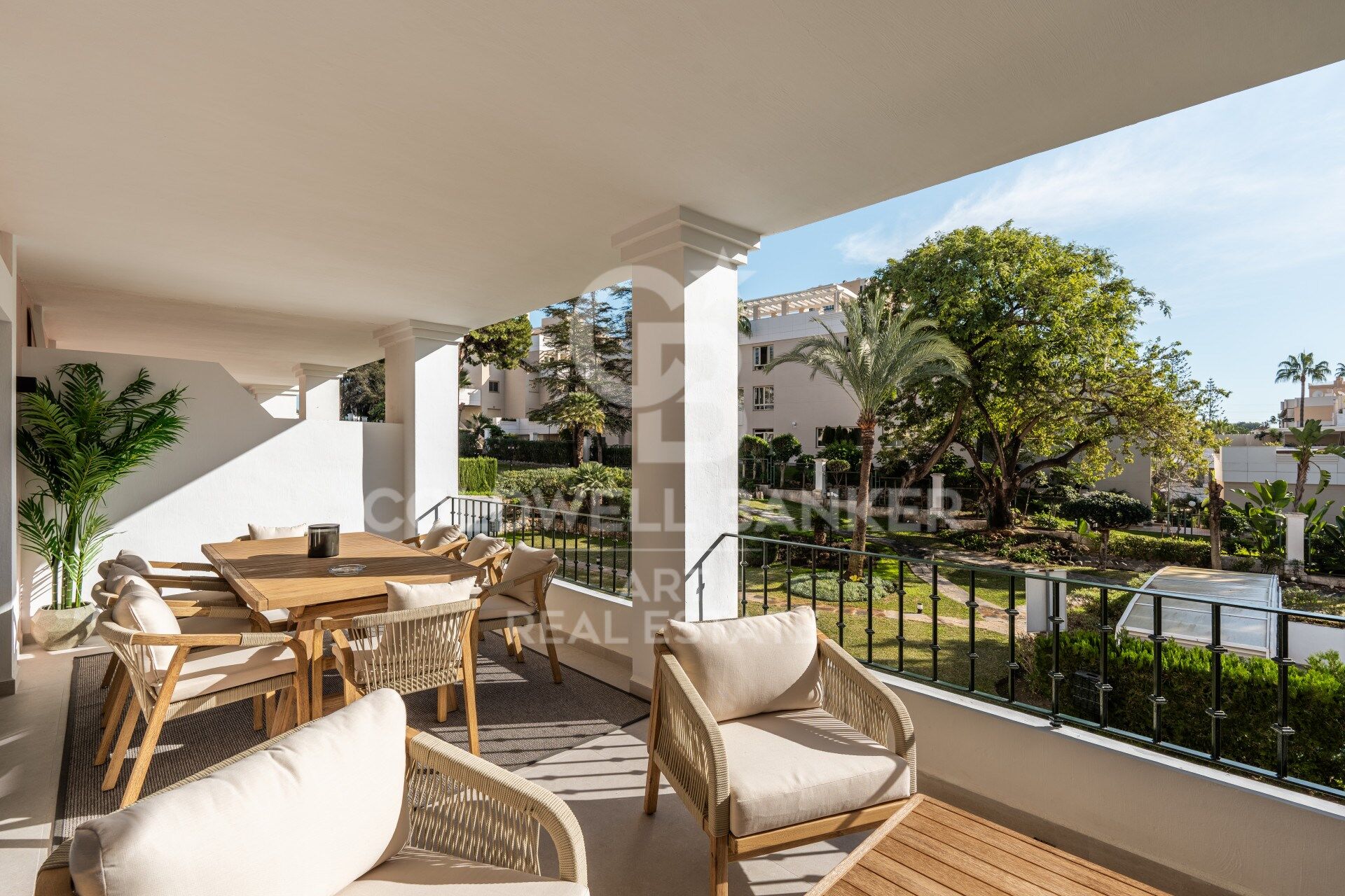 Elegante dúplex con solárium en Aloha Gardens, Marbella