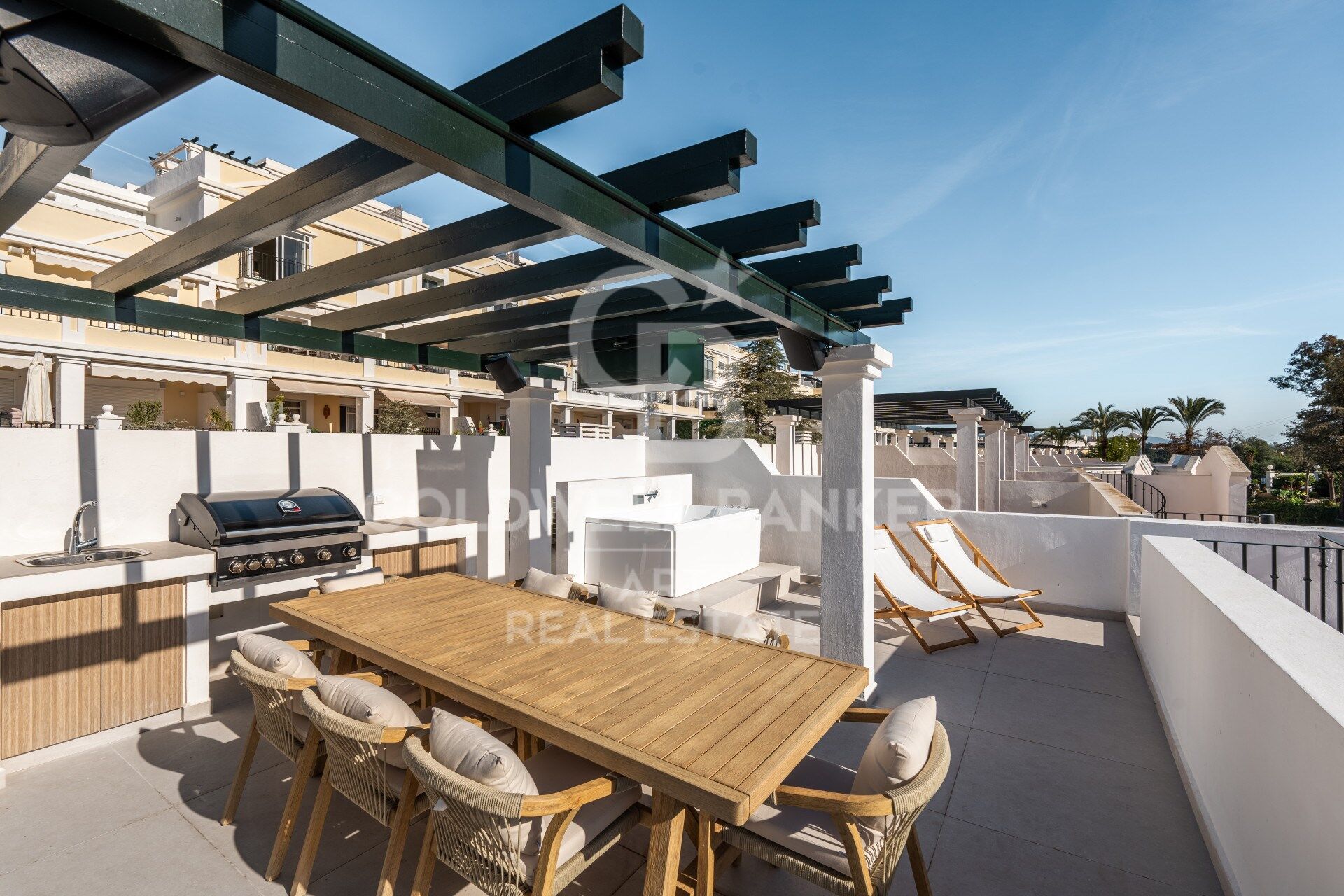 Elegante dúplex con solárium en Aloha Gardens, Marbella