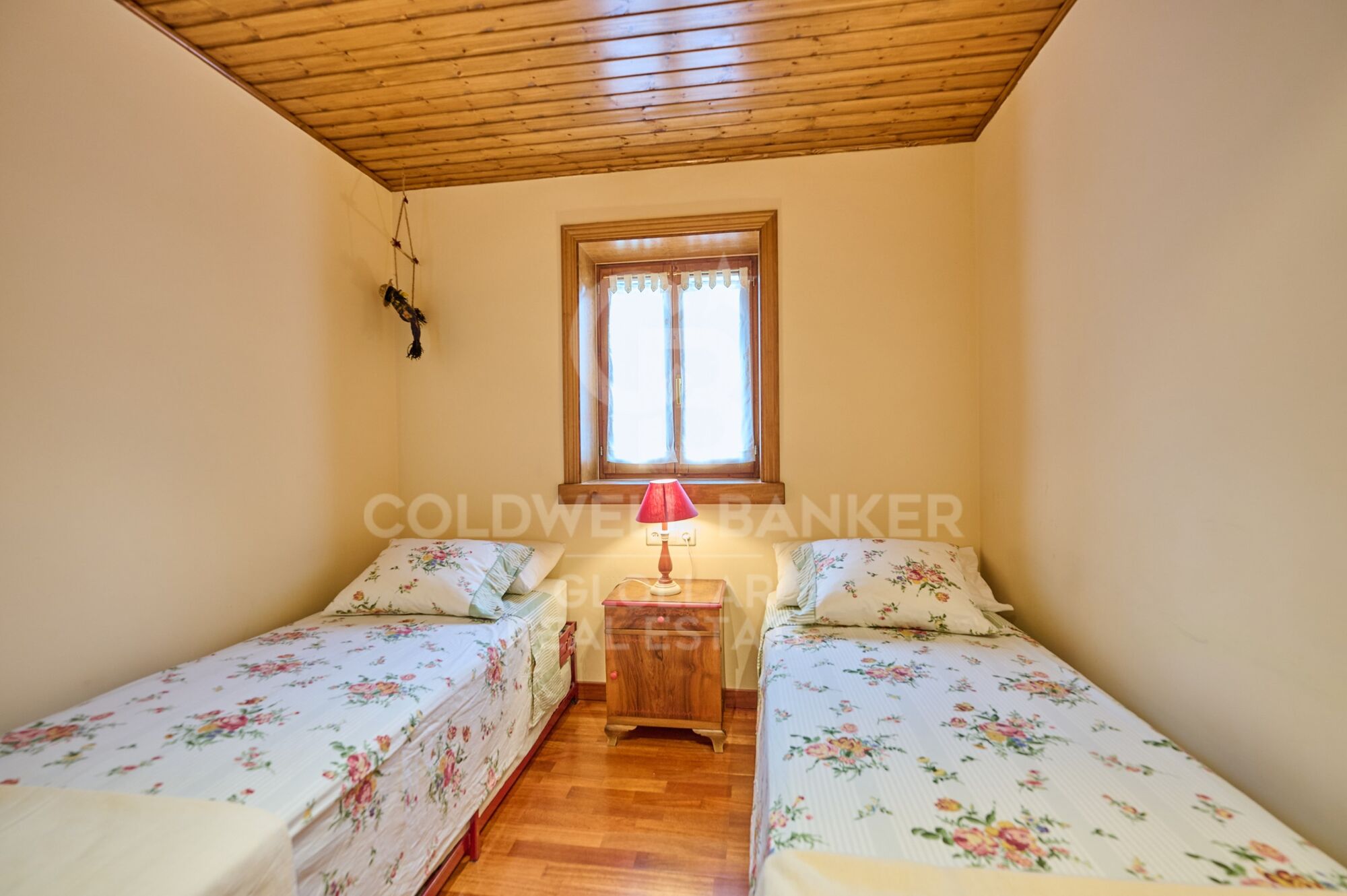 Apartamento con terraza y vistas