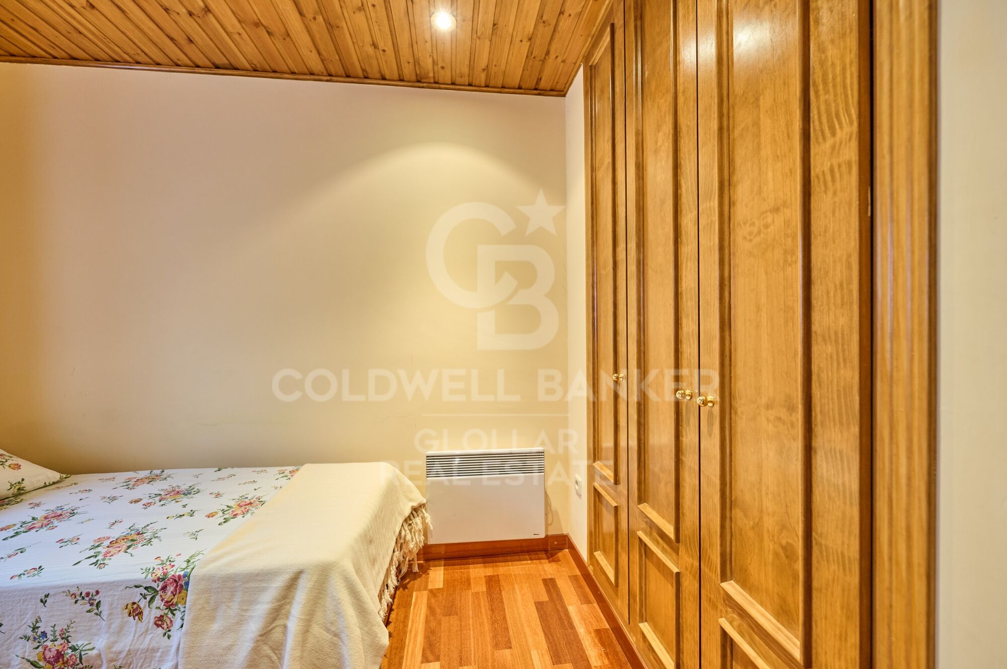 Apartamento con terraza y vistas