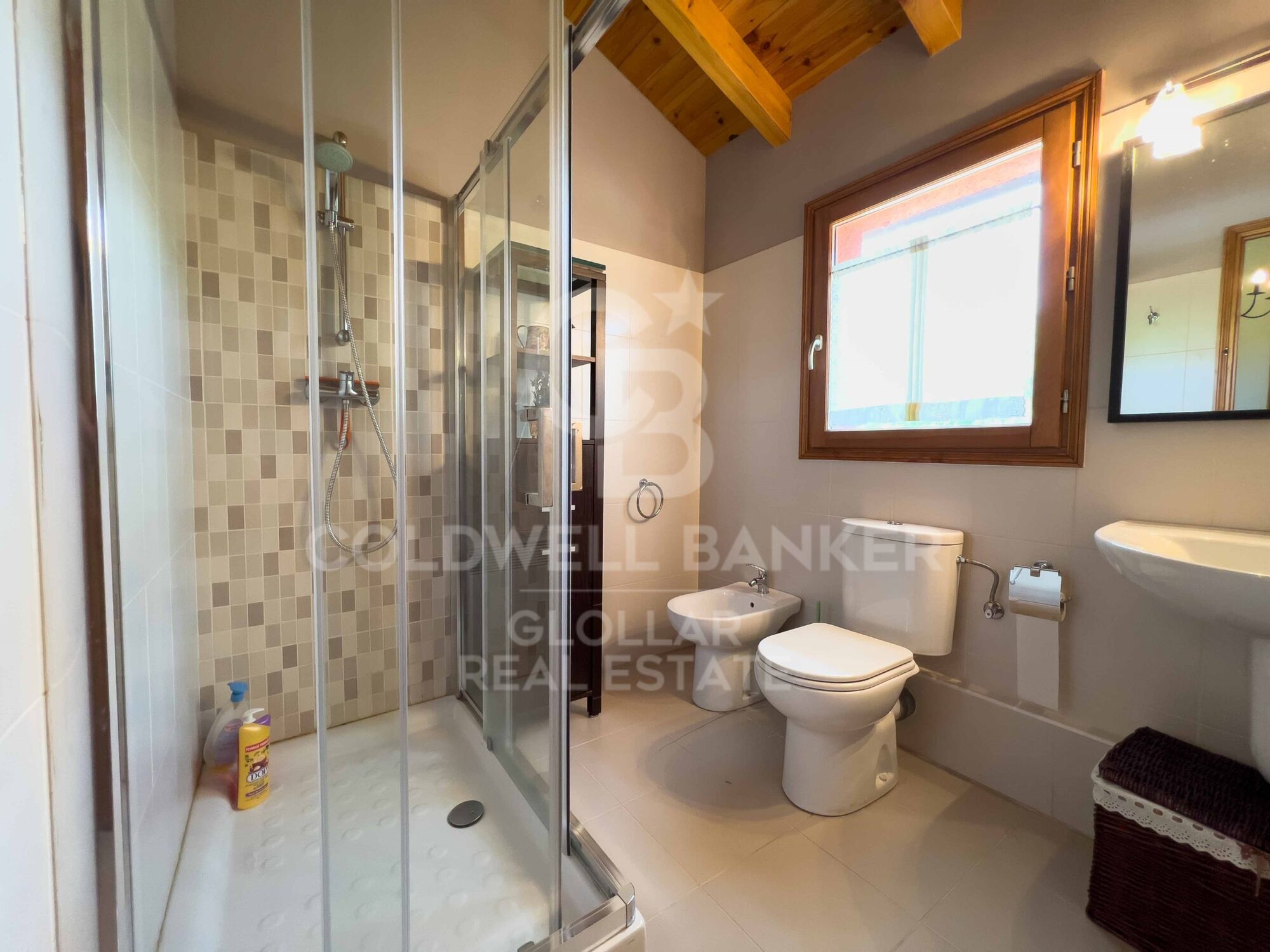 House 3 Bedrooms Rent Err