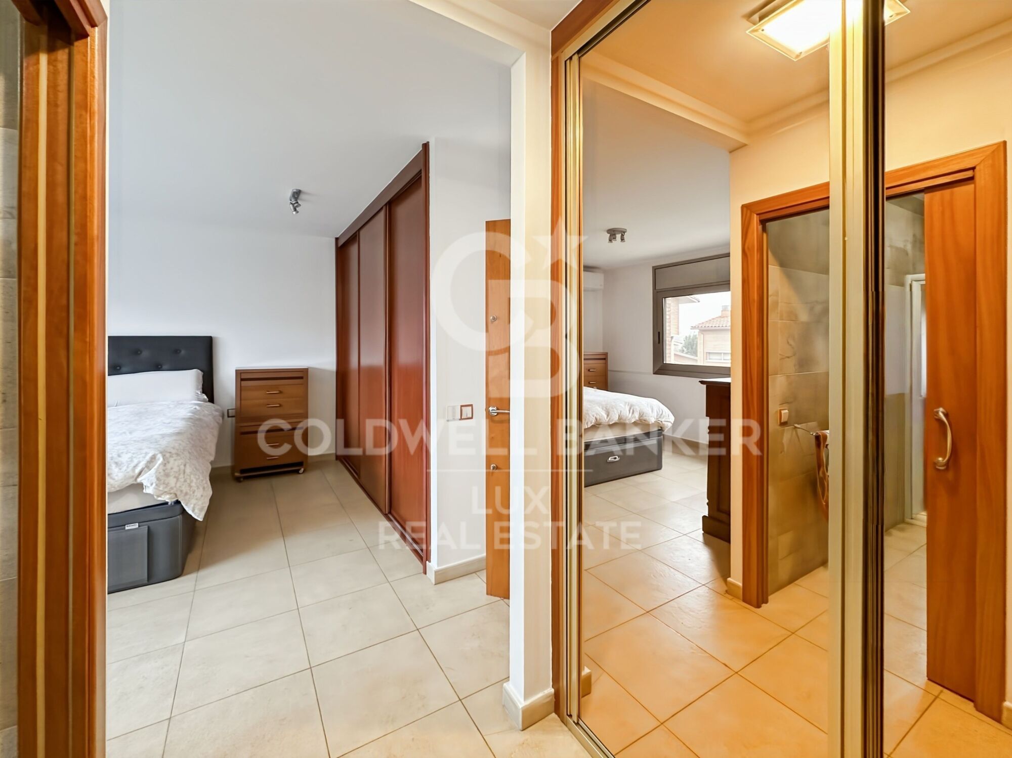 Casa en venta en Vic, barrio residencial, jardín y garaje