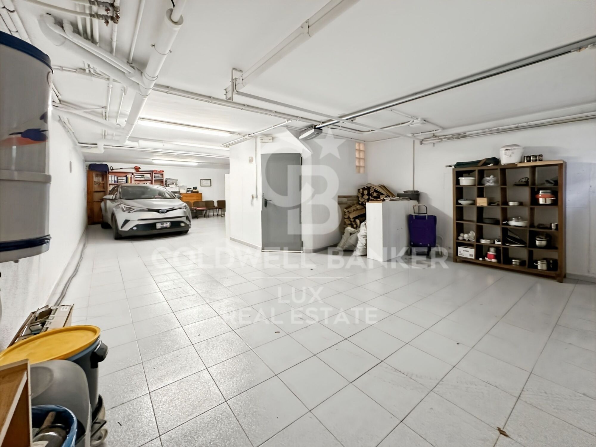 House for sale in Vic, residential area, garden and garage