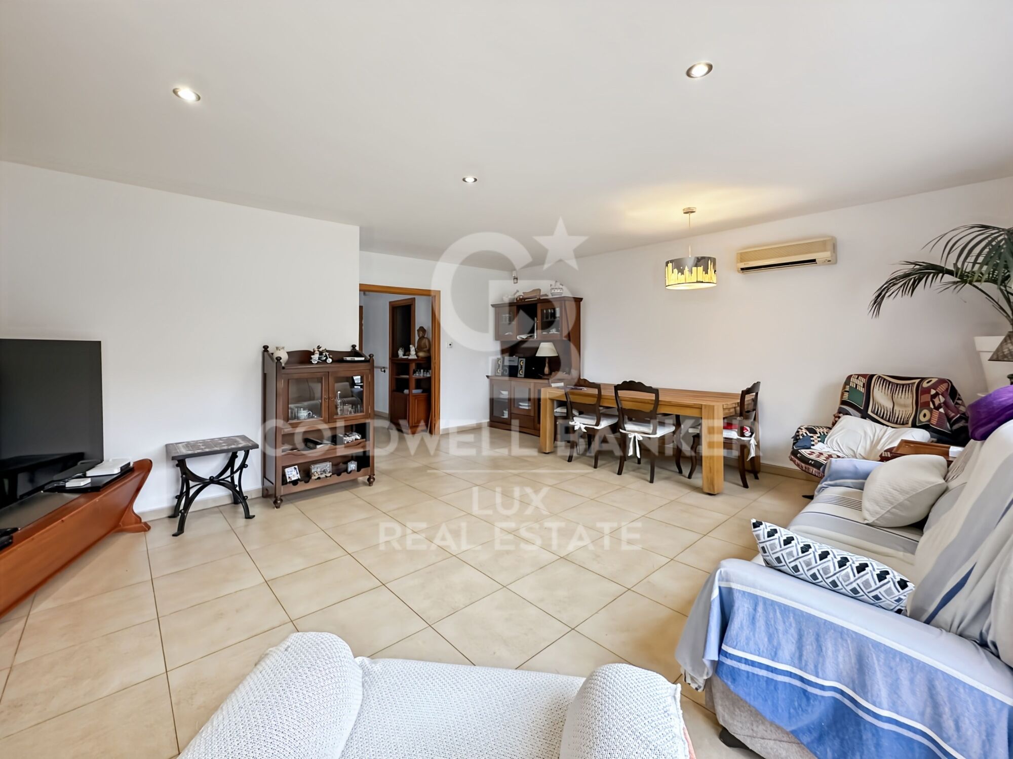 Maison à vendre à Vic, quartier résidentiel, jardin et garage