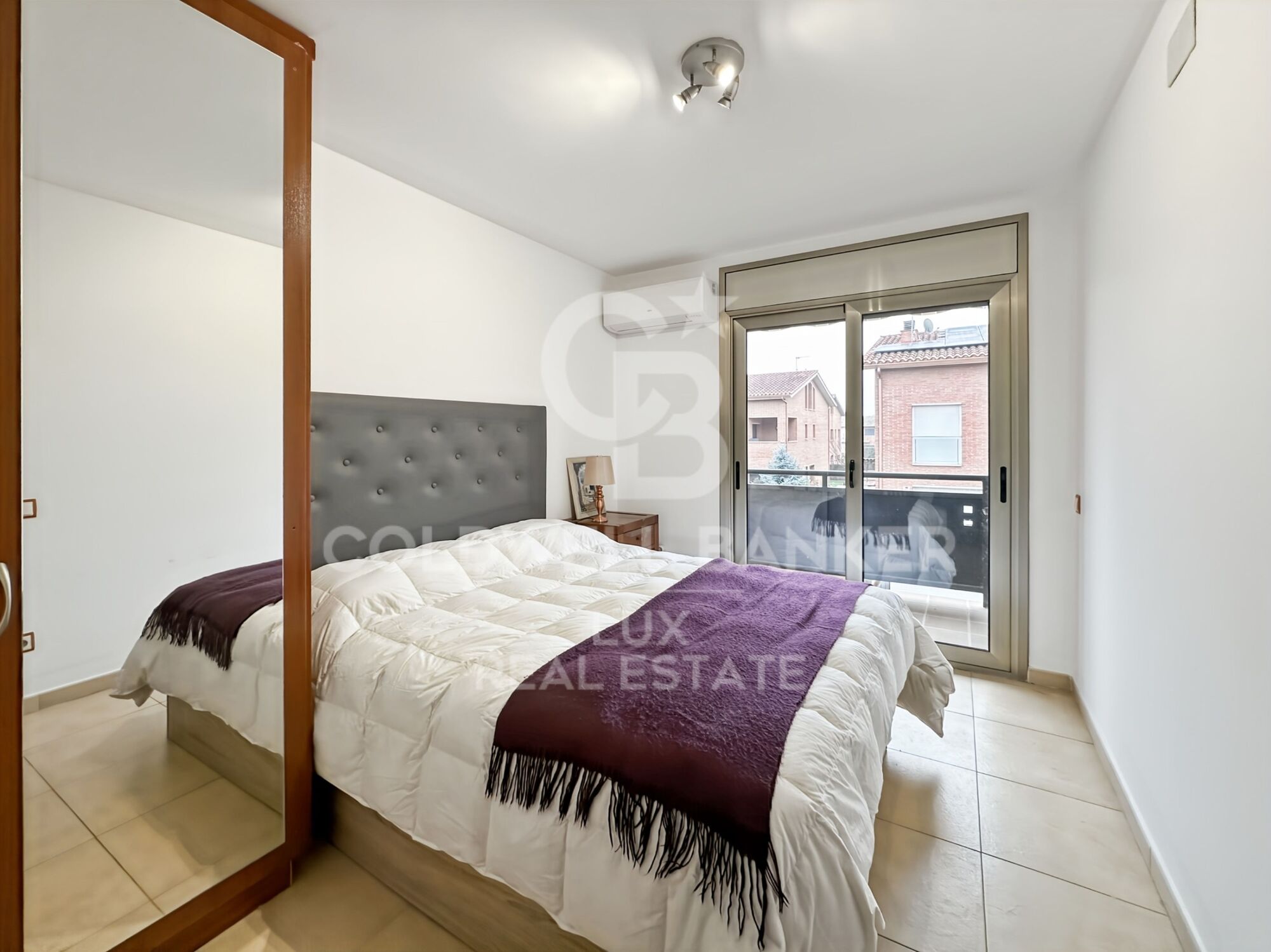 Maison à vendre à Vic, quartier résidentiel, jardin et garage