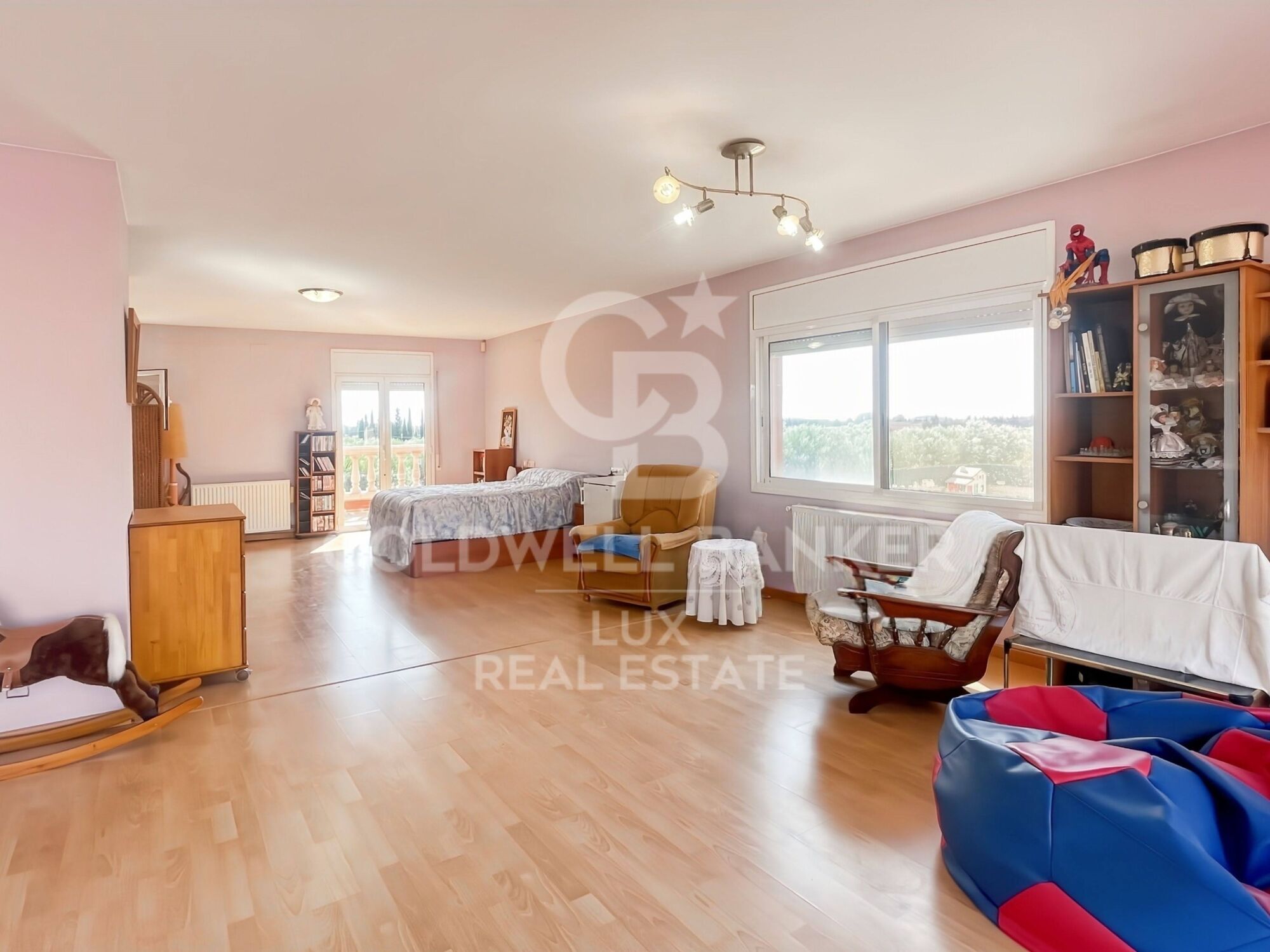 House in Llers with pool and garage