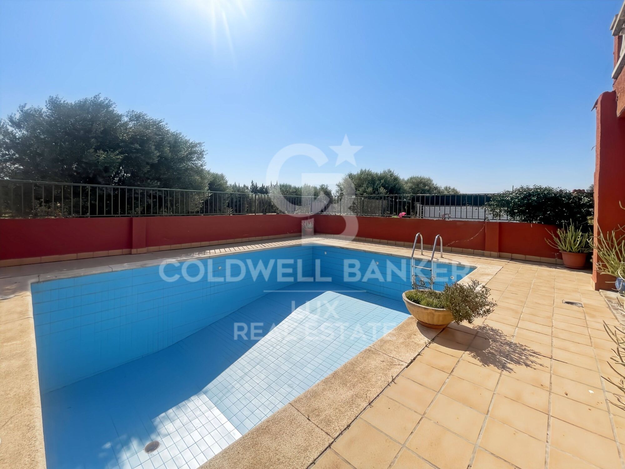 Maison à Llers avec piscine et garage, proche de Figueres