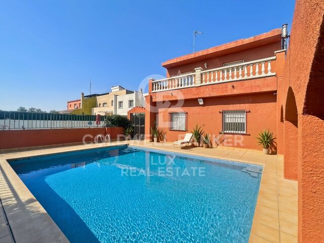 Maison à Llers avec piscine et garage, proche de Figueres