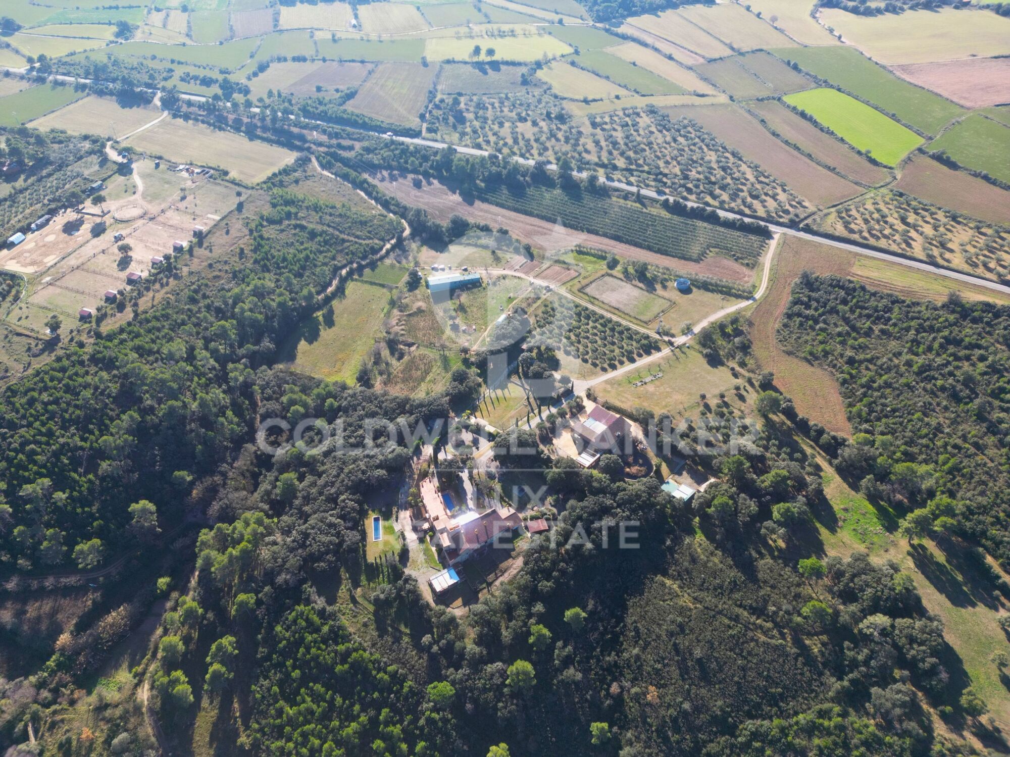 Investment opportunity in Llers: Rustic finca with panoramic views