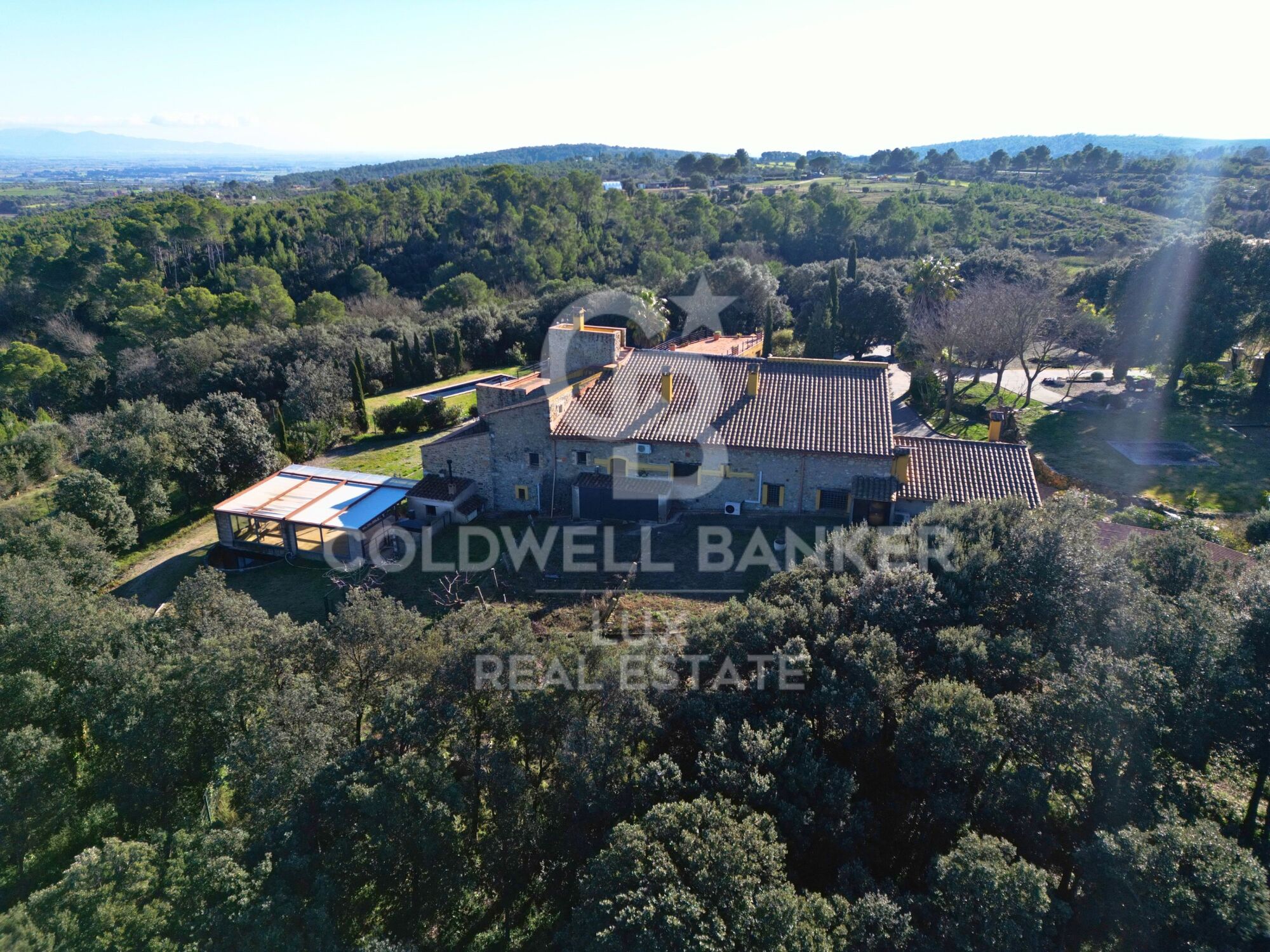 Investment opportunity in Llers: Rustic finca with panoramic views