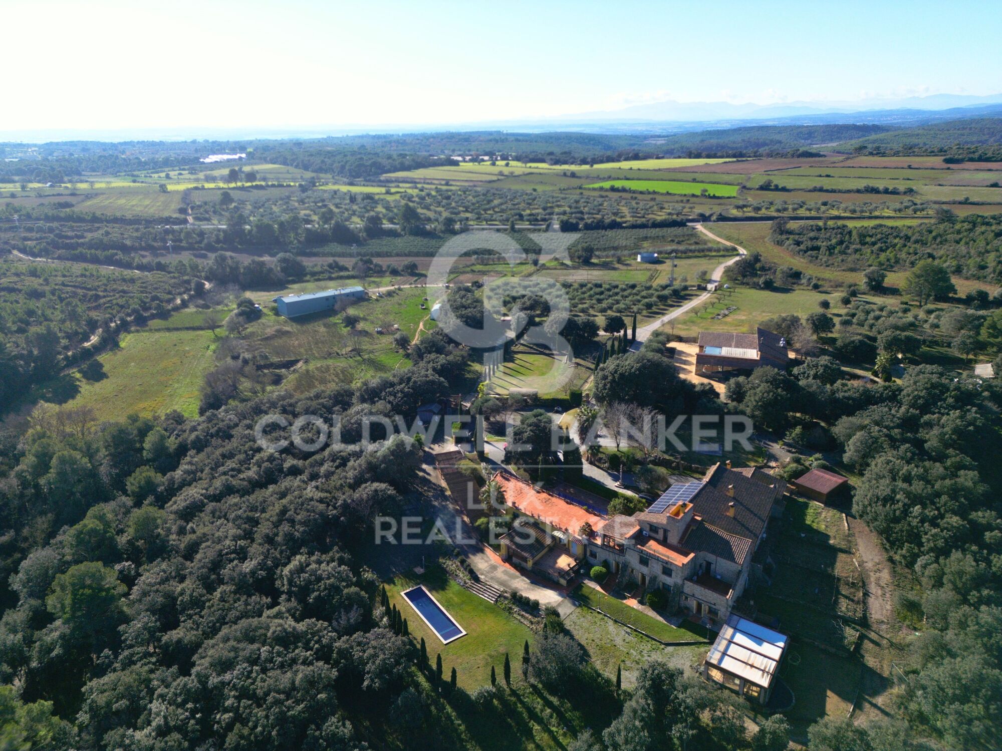 Investitionsmöglichkeit in Llers: Rustikale Finca mit Panoramablick