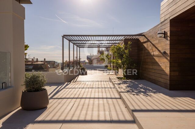 Luxuriöses Maisonette-Penthouse mit privaten Terrassen und unendlichem Blick