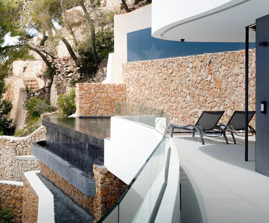 Villa de lujo con increíbles vistas al mar en la cala de Ambolo, Jávea