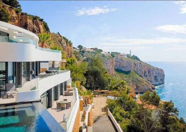 Villa de lujo con increíbles vistas al mar en la cala de Ambolo, Jávea
