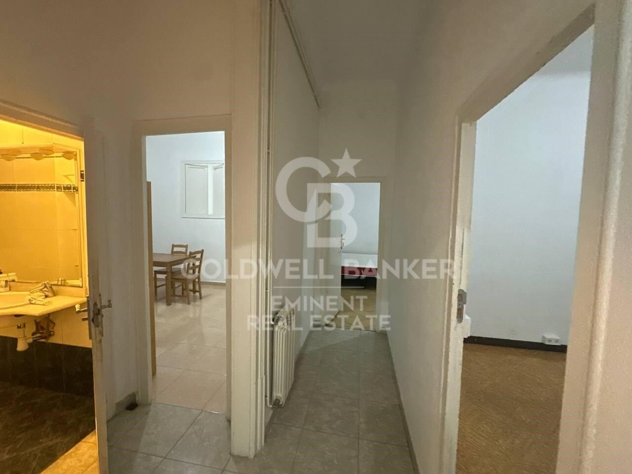 Geräumige renovierungsbedürftige Wohnung zum Verkauf in Ciutat Vella - 154 m² mit großem Potenzial