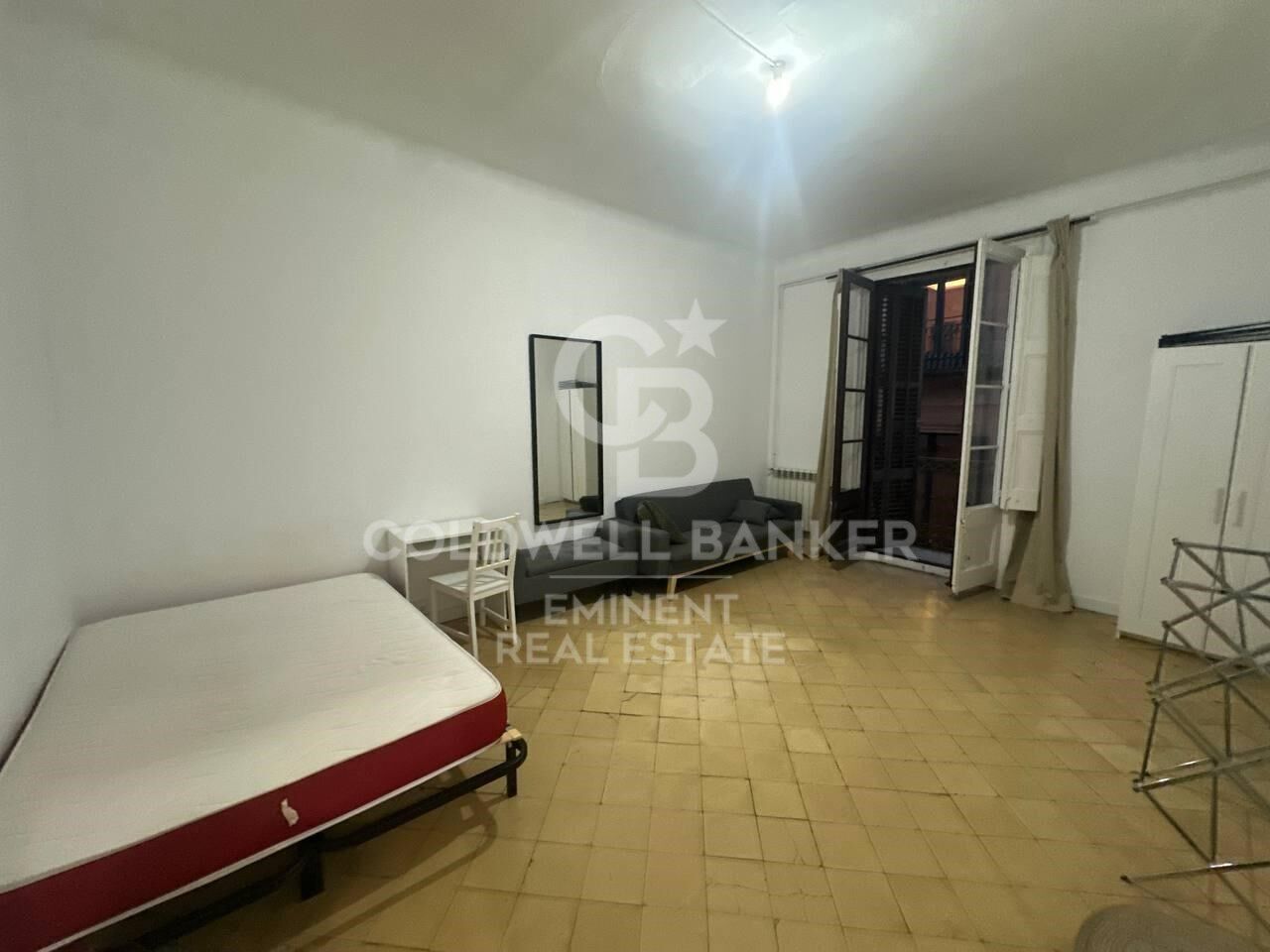 Geräumige renovierungsbedürftige Wohnung zum Verkauf in Ciutat Vella - 154 m² mit großem Potenzial